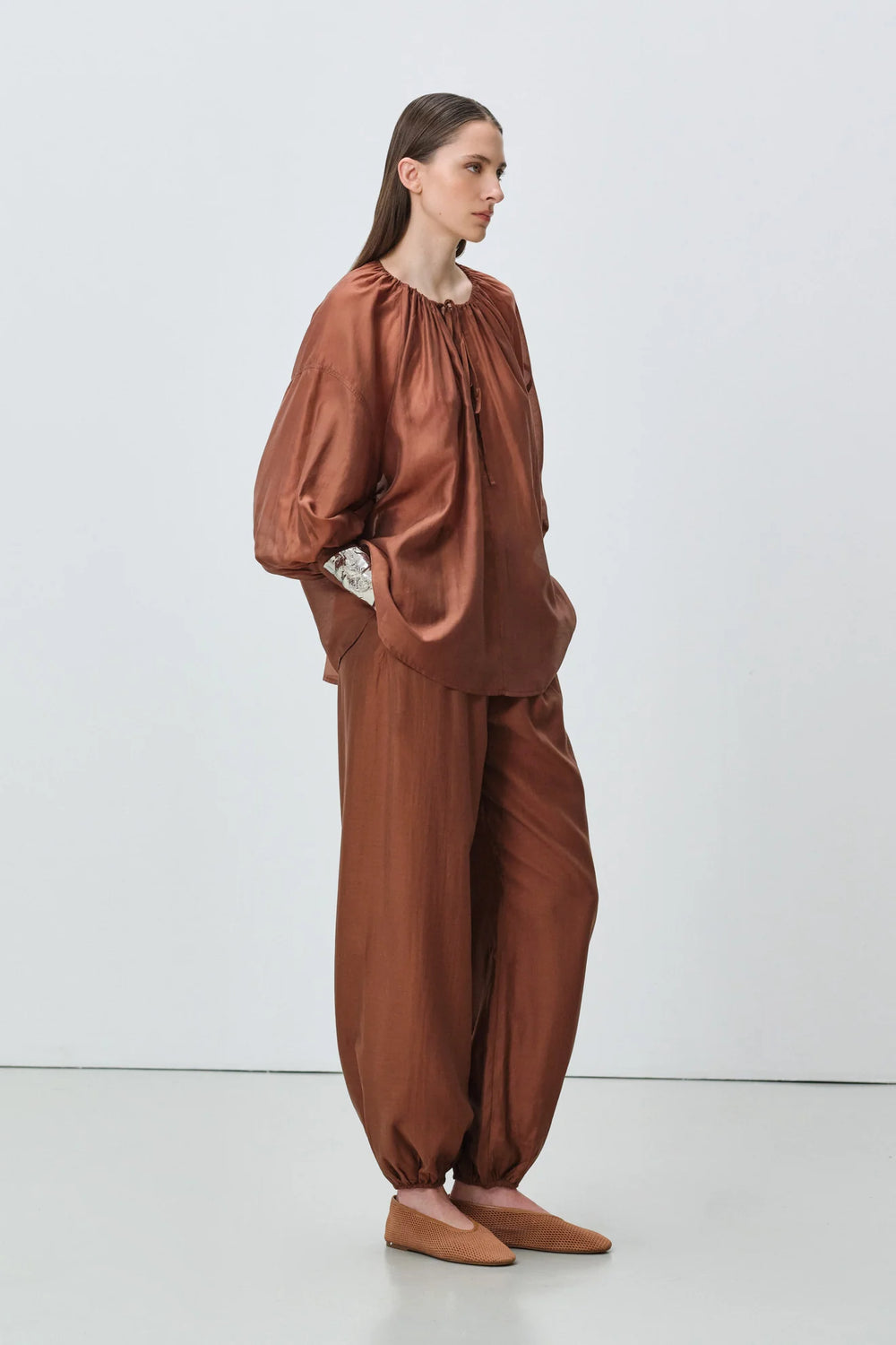 Devotion Twins SATIN brown blouse met ballonmouwen 026.004G