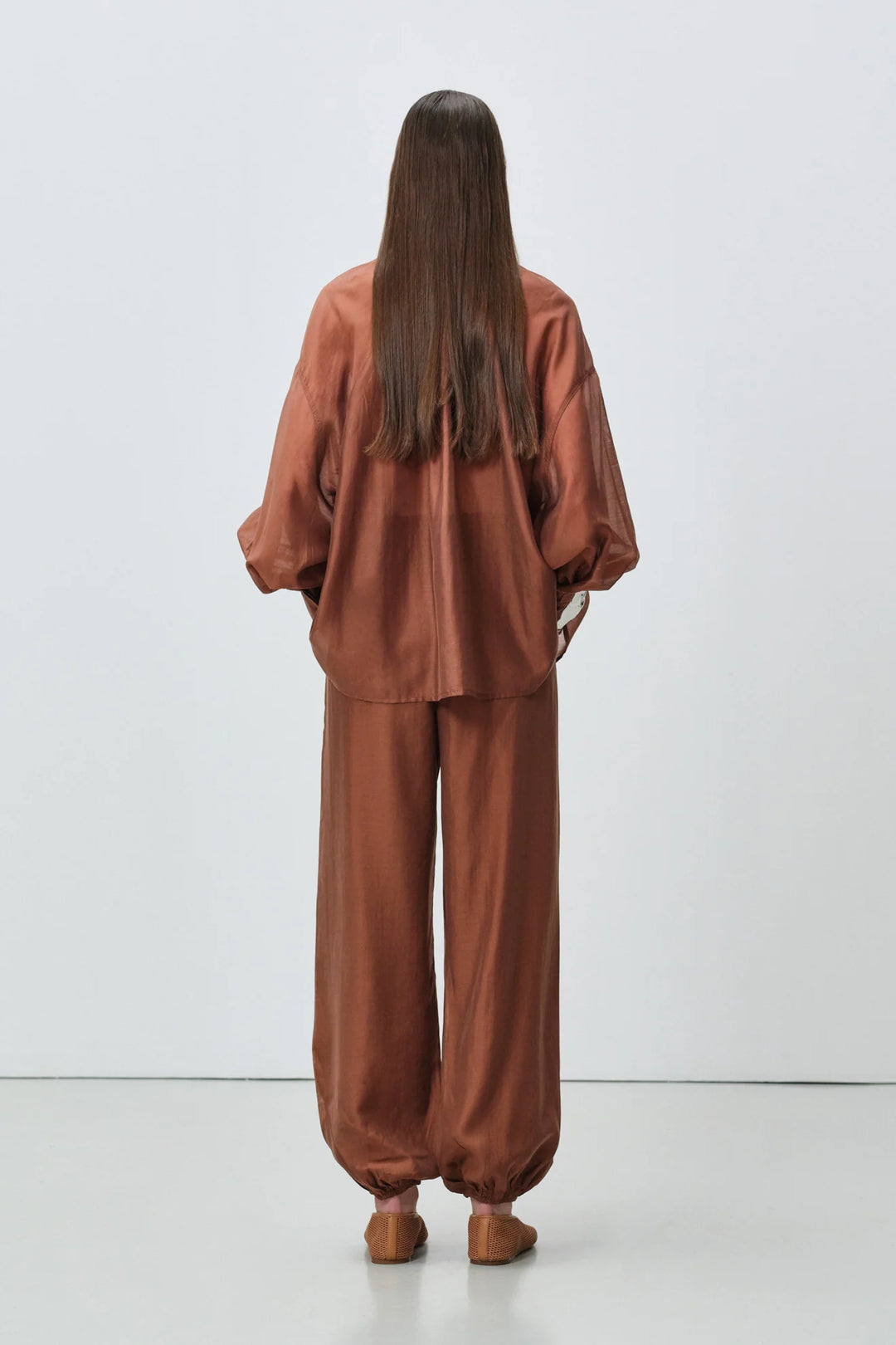 Devotion Twins SATIN brown blouse met ballonmouwen 026.004G