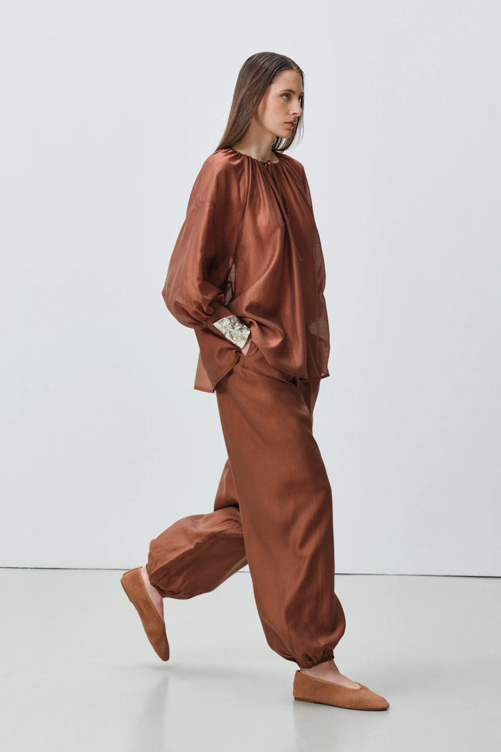 Devotion Twins SATIN brown blouse met ballonmouwen 026.004G