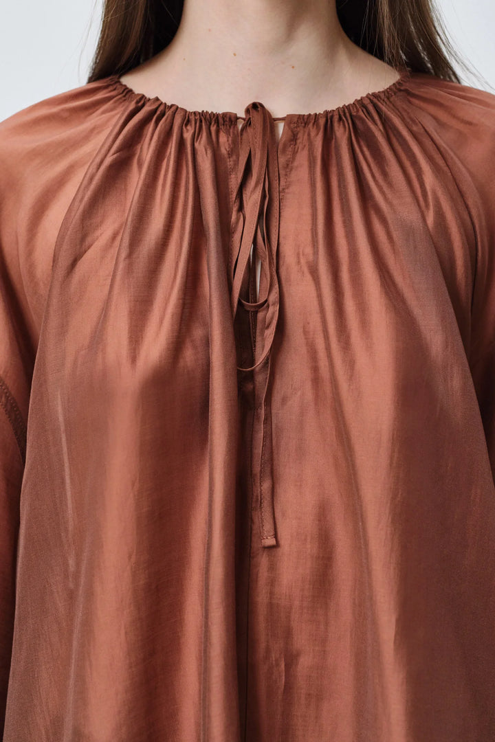 Devotion Twins SATIN brown blouse met ballonmouwen 026.004G