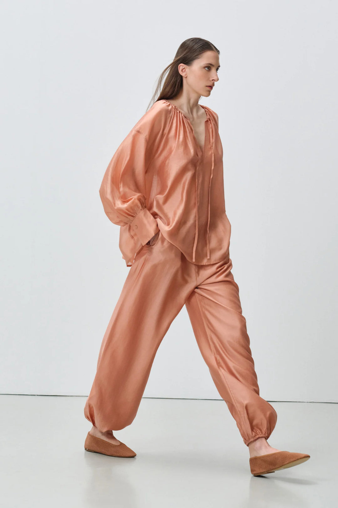Devotion Twins SATIN powder blouse met ballonmouwen 026.004G